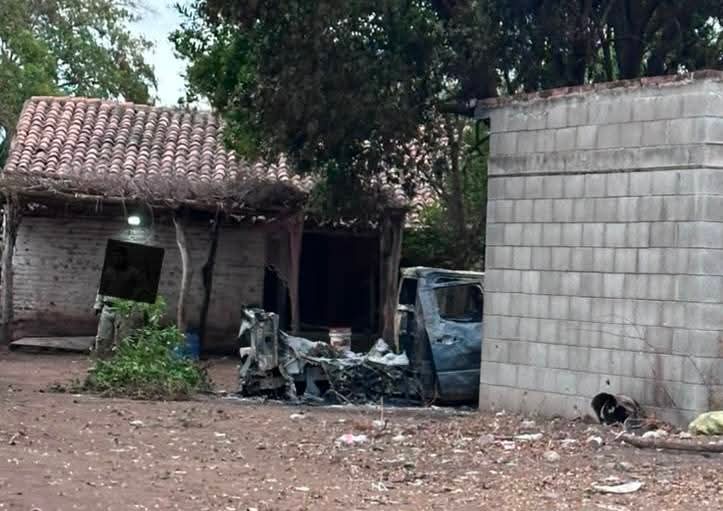 Localizan tres vehículos calcinados y restos humanos en la zona rural de Mazatlán