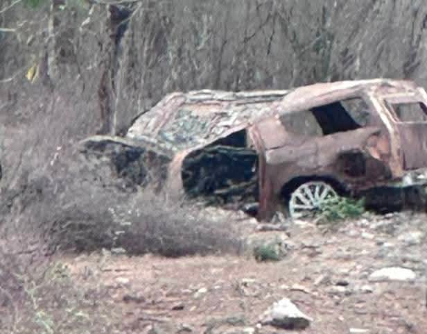 Localizan tres vehículos calcinados y restos humanos en la zona rural de Mazatlán