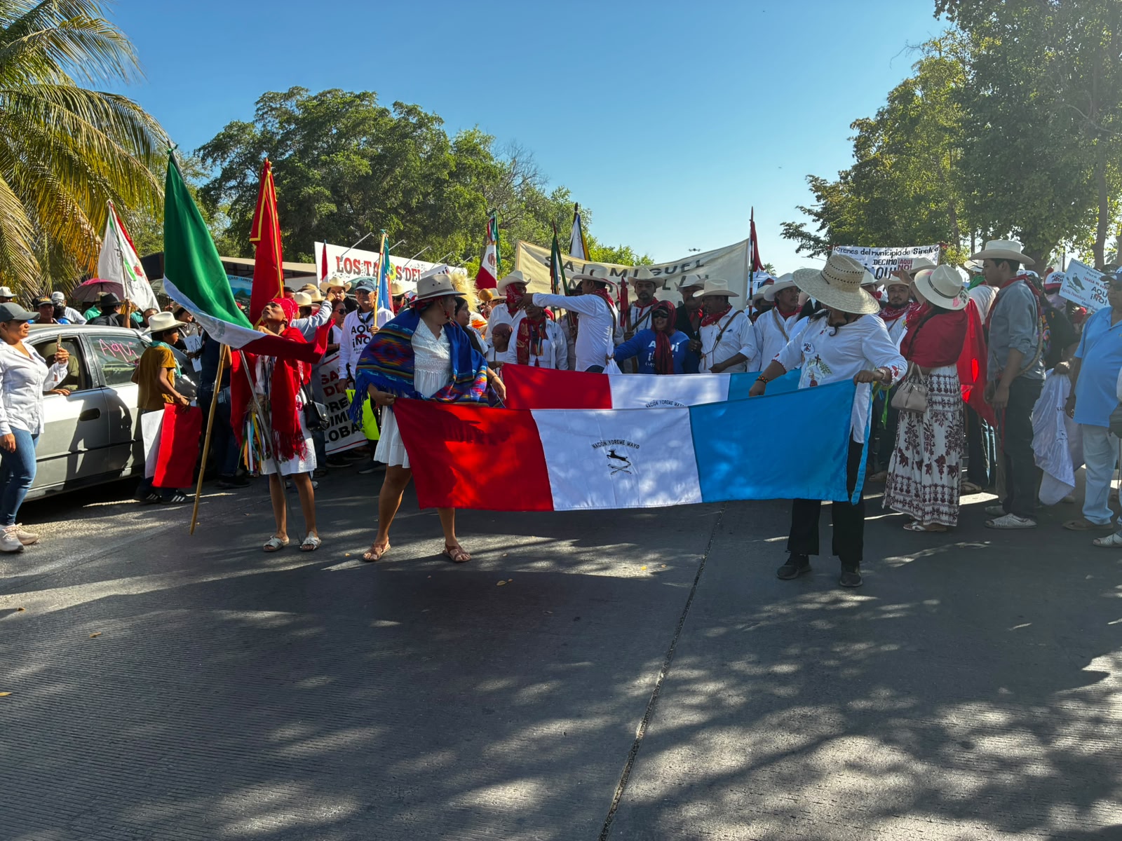 Manifestantes en Los Mochis