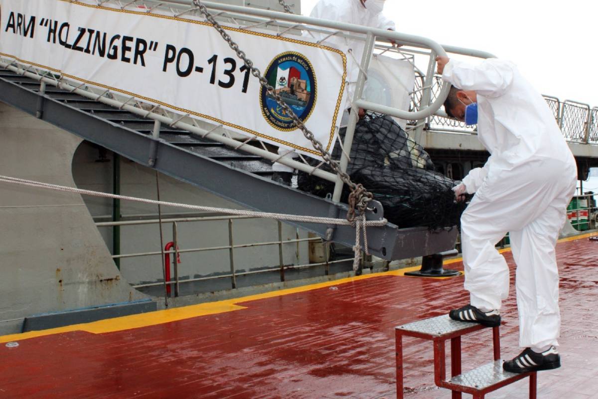 Marina asegura más de 800 kilos de cocaína en Guerrero