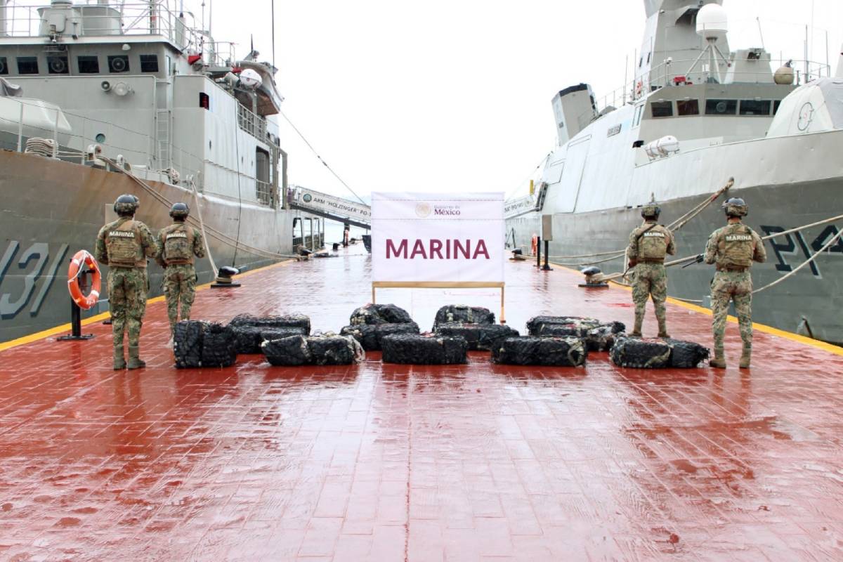 Marina asegura más de 800 kilos de cocaína en Guerrero