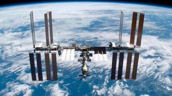 NASA ordena refugio temporal por fuga de aire en la Estación Espacial Internacional