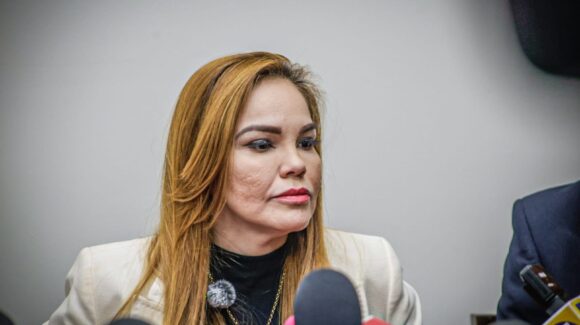 “No tengo problemas con nadie”: Paola Gárate; diputada pide de nuevo seguridad tras colocación de corona fúnebre en su casa