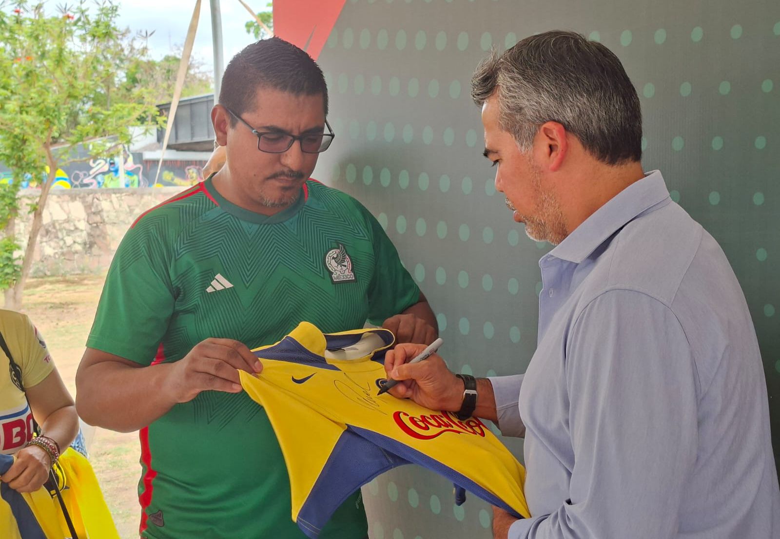 Pavel Pardo llama a apoyar a la Selección Mexicana y a que niños persigan sus sueños durante visita a Culiacán