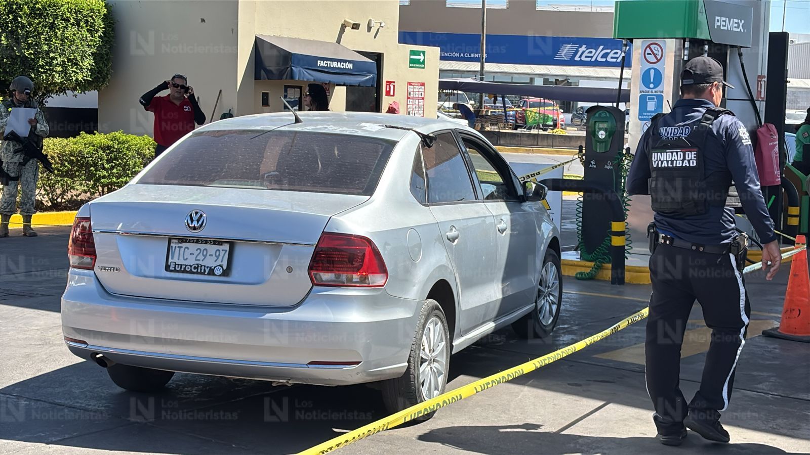 Privan de la libertad al conductor de un Volkswagen Vento en una gasolinera del sector Mercado de Abastos en Culiacán