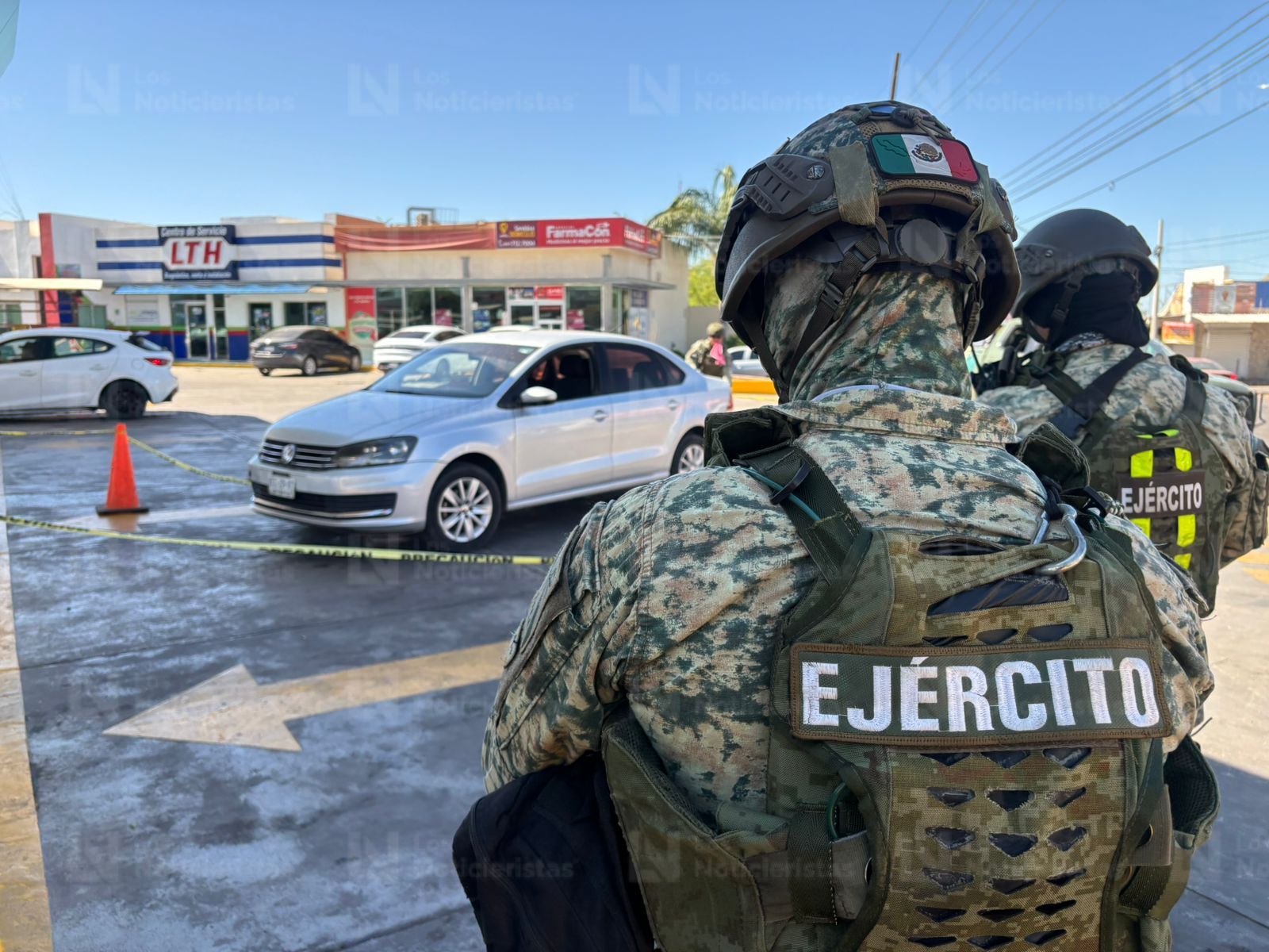 Privan de la libertad al conductor de un Volkswagen Vento en una gasolinera del sector Mercado de Abastos en Culiacán