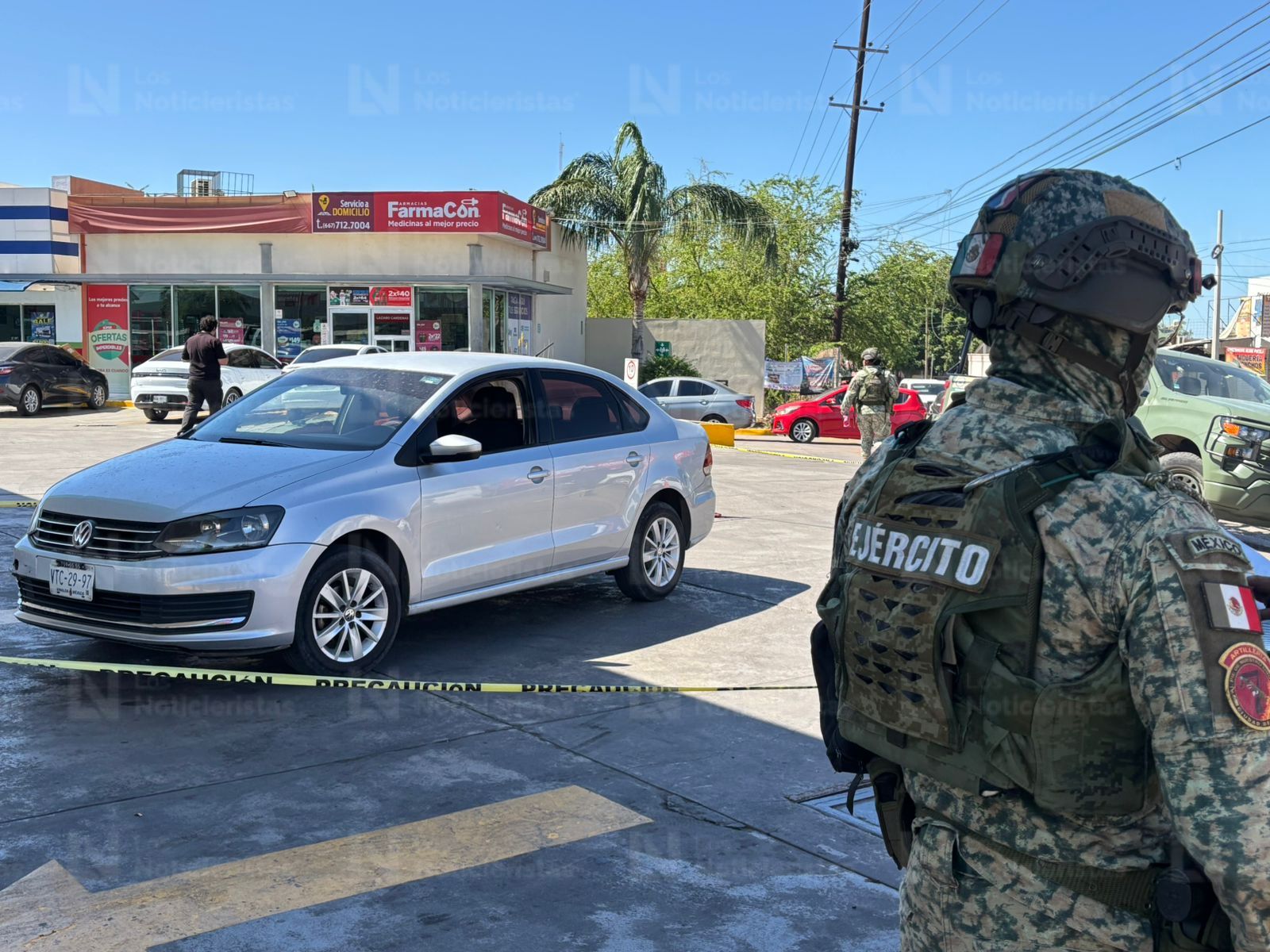 Privan de la libertad al conductor de un Volkswagen Vento en una gasolinera del sector Mercado de Abastos en Culiacán