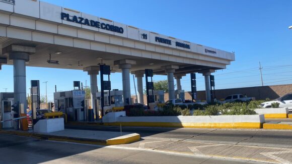 ¡Paso libre! Productores agrícolas toman caseta de Cuatro Caminos en Guasave, Sinaloa