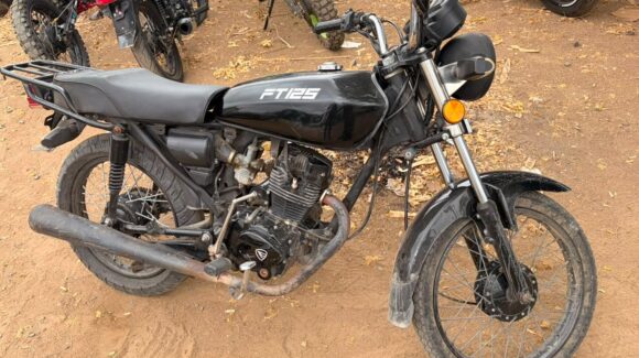 Recuperan motocicleta y camioneta robadas en Mazatlán, Sinaloa; ambos vehículos tenían denuncias vigentes