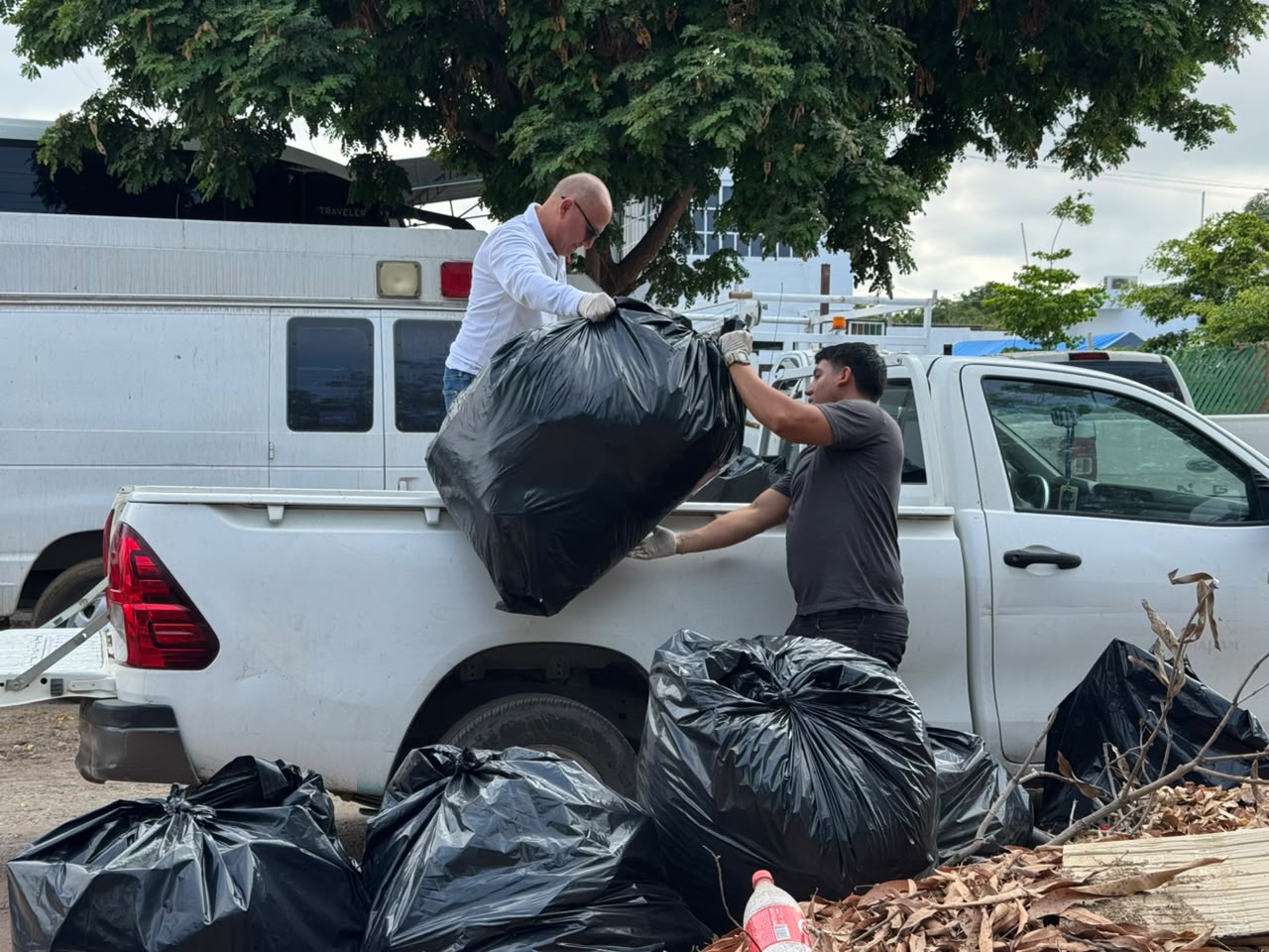 Retiran de playas y colonias de Mazatlán, Sinaloa, más de 480 costales de basura en una sola jornada de limpieza