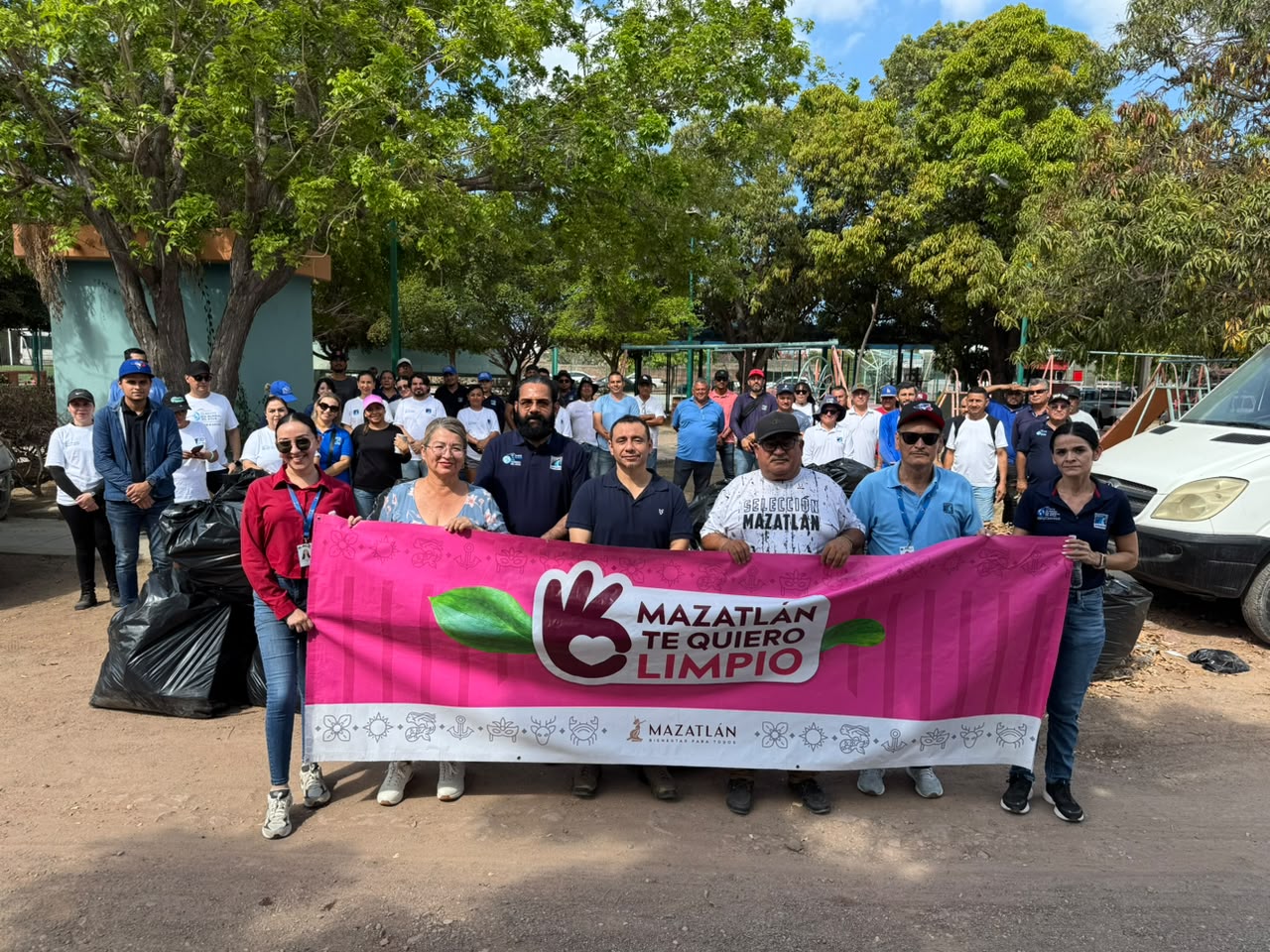 Retiran de playas y colonias de Mazatlán, Sinaloa, más de 480 costales de basura en una sola jornada de limpieza