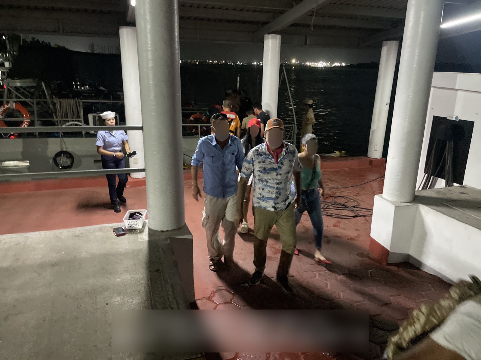 SEMAR auxilia y evacúa a ocho tripulantes de yate averiado frente a Isla Venados en Mazatlán, Sinaloa