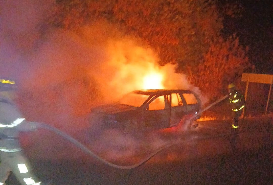 Se incendia camioneta en carretera de Guasave