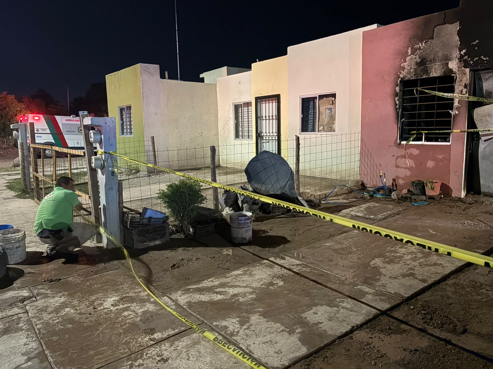 Se registra incendio en una vivienda de la colonia Buenavista; dos personas resultan lesionados y quemadura