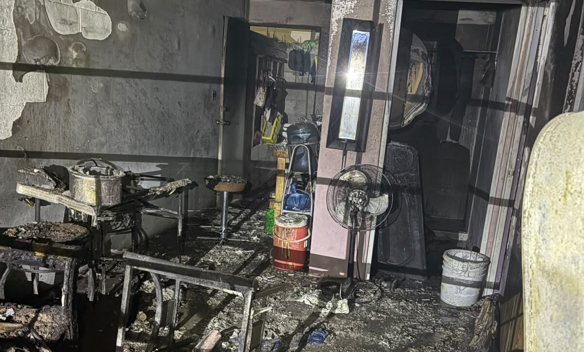 Se registra incendio en una vivienda de la colonia Buenavista; dos personas resultan lesionados y quemadura