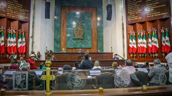 Congreso de Sinaloa aprueba reforma para restringir difusión de música que haga apología al delito en espacios públicos