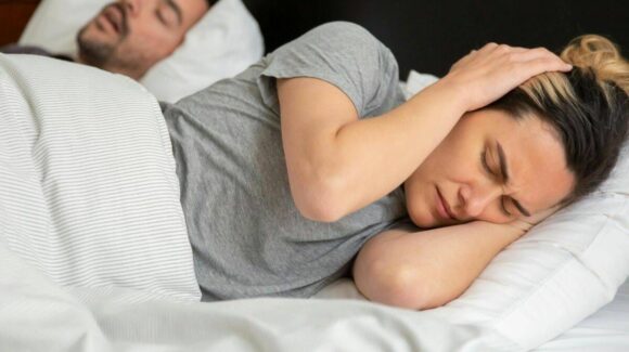 ¿Hablas dormido? Esto es lo que explica la ciencia sobre la somniloquia