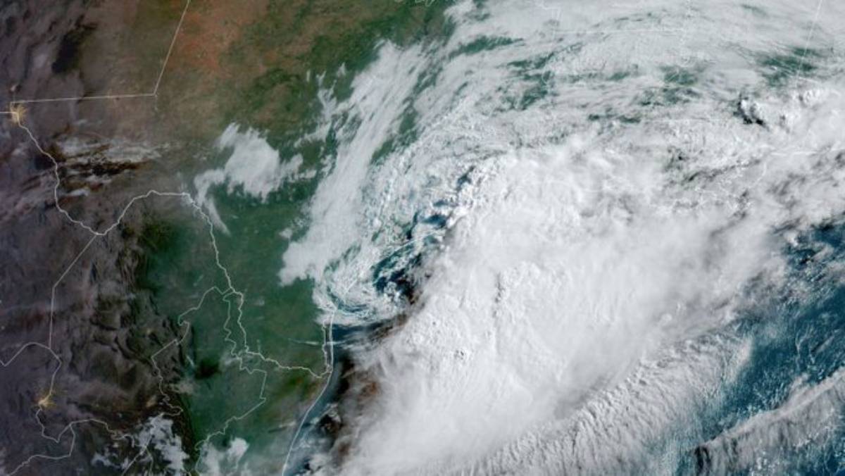 Tormenta Arthur se degrada pero deja lluvias e inundaciones en EE.UU.