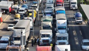 No habrá bloqueos carreteros en Sinaloa este lunes; transportistas realizarán marcha pacífica por La Costerita