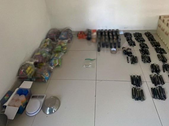 Tras cateo en Culiacán, decomisan más de 13 mil cigarros de marihuana y hasta golosinas de cannabis