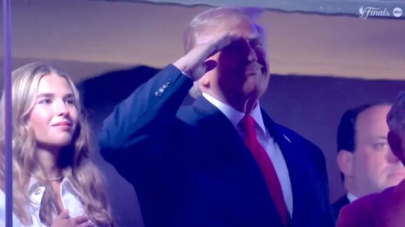 Vídeo: ¡Abucheado! Trump desata abucheos durante las Finales de la NBA en Nueva York