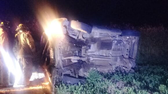 Volcadura deja tres lesionados en la carretera a Las Glorias, en Guasave, Sinaloa