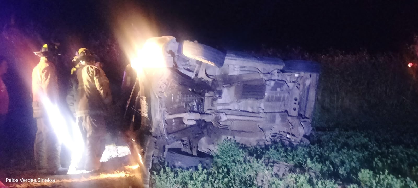 Volcadura deja tres lesionados en la carretera a Las Glorias, en Guasave