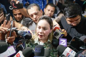 Yeraldine Bonilla en entrevista en Culiacán