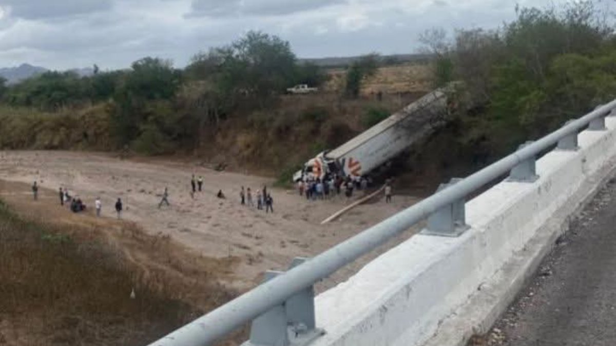 accidente de traileres en maxipista mazatlan culiacan