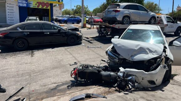 Adulta mayor ocasiona múltiple accidente en la Infonavit Bachomo, en Los Mochis, Sinaloa