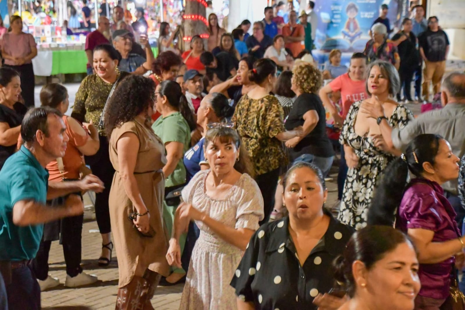 "Acércate a la Plazuela" en Guamúchil