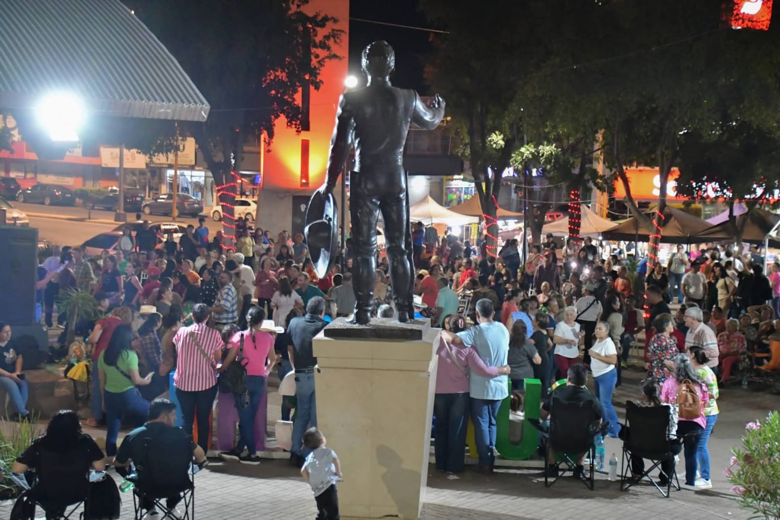 "Acércate a la Plazuela" en Guamúchil