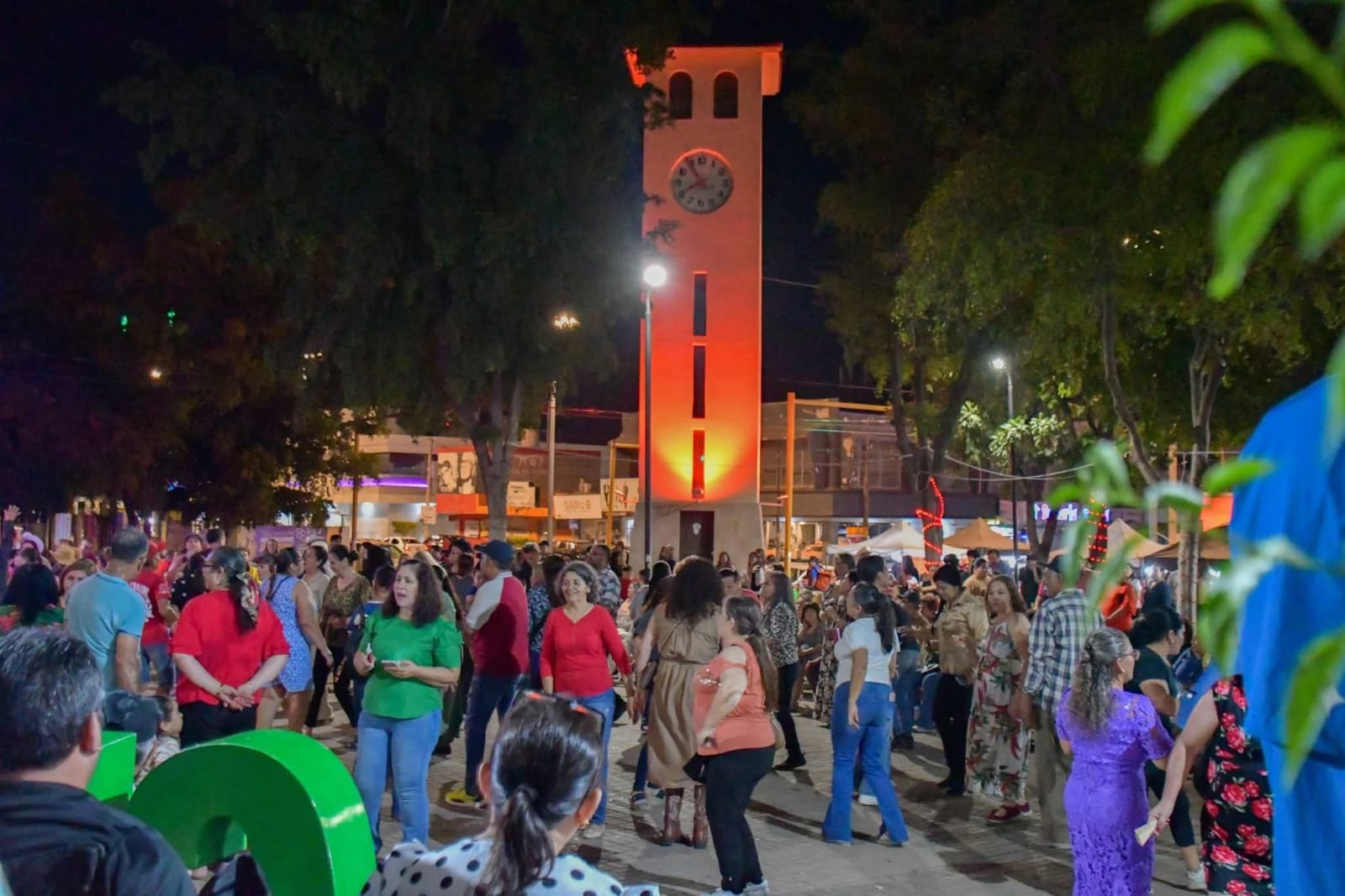 "Acércate a la Plazuela" en Guamúchil