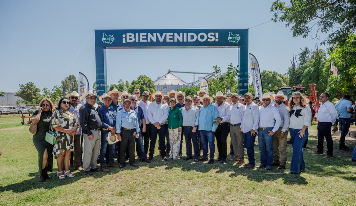Acude secretario de Agricultura a festejo del Día del Agricultor en Guasave