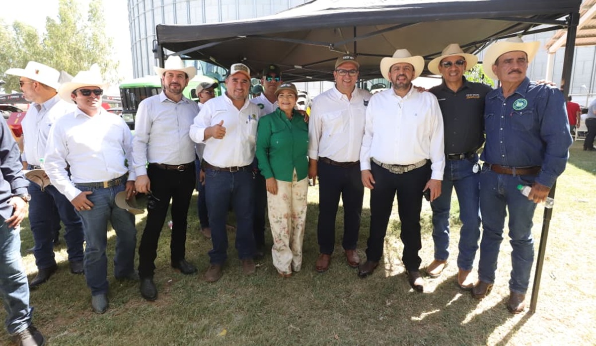 Acude secretario de Agricultura a festejo del Día del Agricultor en Guasave