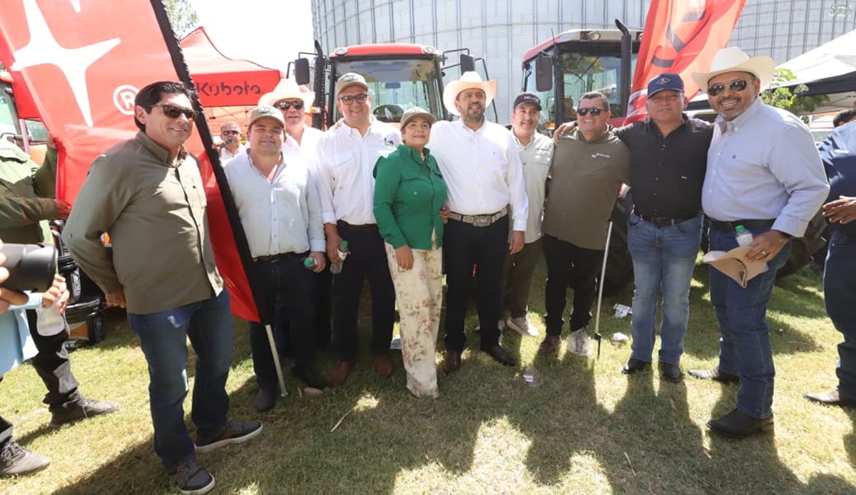 Acude secretario de Agricultura a festejo del Día del Agricultor en Guasave