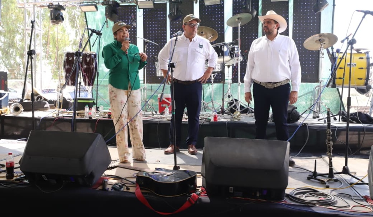 Acude secretario de Agricultura a festejo del Día del Agricultor en Guasave