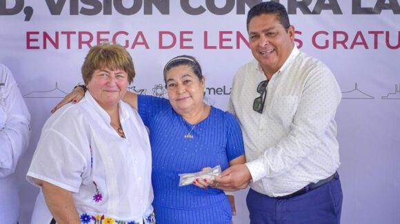 Ahomenses estrenan lentes para mejorar la vista, y de a gratis
