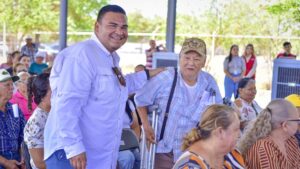 ahomenses estrenan lentes para mejorar la vista adulto