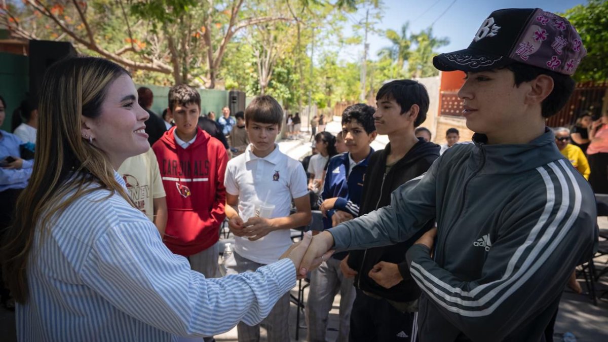 alcaldesa de culiacan inaugura pavimentacion en imala joven