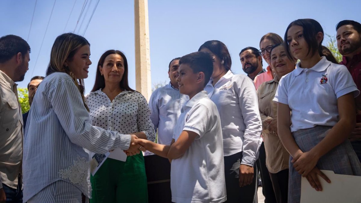 alcaldesa de culiacan inaugura pavimentacion en imala niño