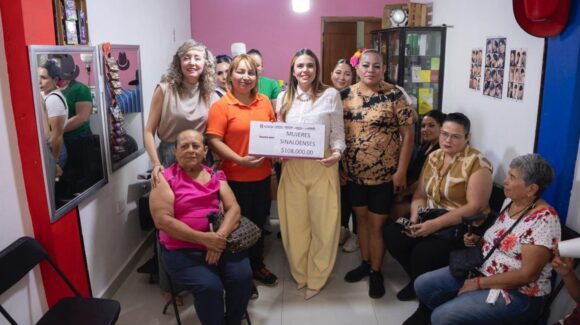 “Gracias a este apoyo pude mejorar mi negocio”: Ana Miriam Ramos entrega apoyos de Mujeres Emprendedoras por el Bienestar