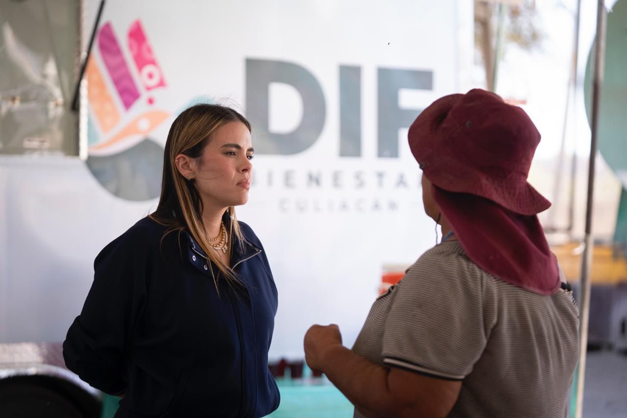 Ana Miriam Ramos entrega alimentos en el relleno sanitario de Culiacán