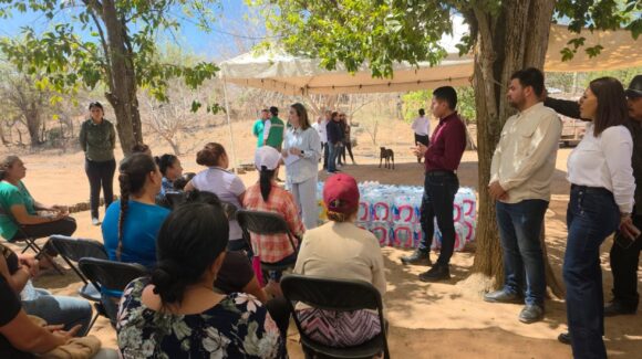 ​Ana Miriam Ramos lleva 5 mil litros de agua a comunidades afectadas por la sequía en Imala