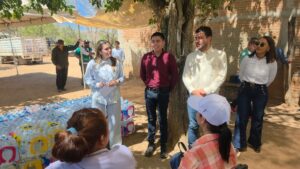 ana miriam ramos lleva 5 mil litros de agua a comunidades afectadas por la sequia en imala sinaloa