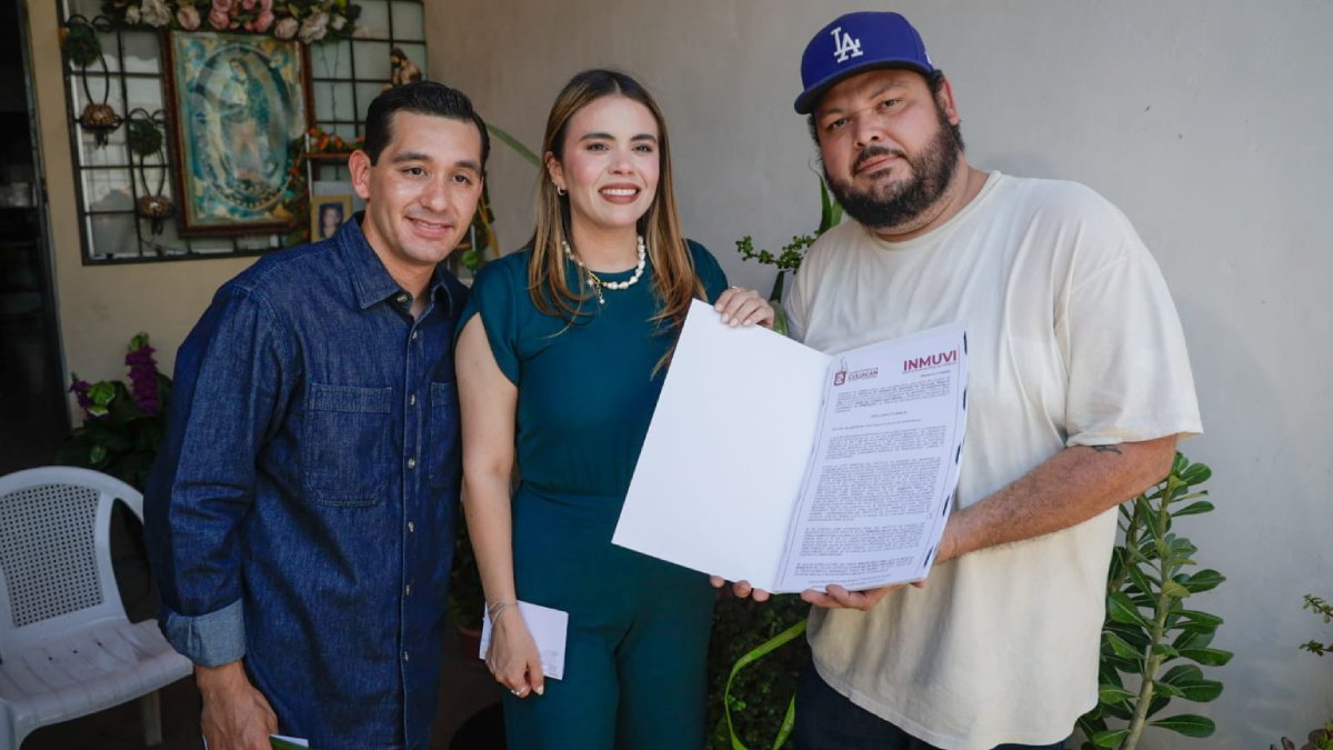 ana miriam villarreal da certeza juridica de su patrimonio a siete familias de valle de encino en culiacan
