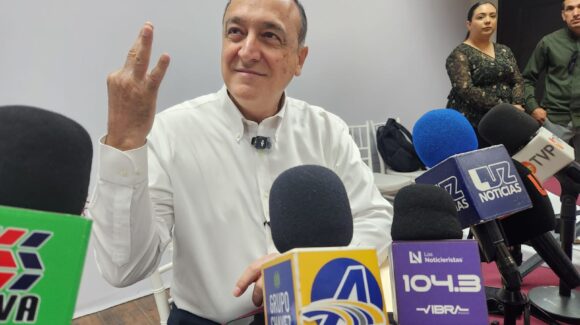 Sólo fue una reunión de amigos, nada en particular el encuentro con Imelda Castro, asegura alcalde de Ahome