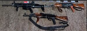 Detienen a tres hombres con armas, drogas y un explosivo, en Mocorito