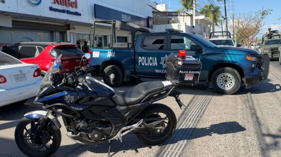 Asaltan sucursal bancaria sobre la avenida Rafael Buelna en Mazatlán, Sinaloa; responsable logra escapar