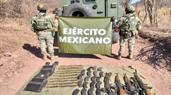 En Escuinapa y San Ignacio, Sinaloa aseguran arsenal y equipo táctico durante operativos federales
